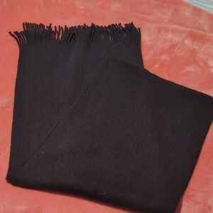 Roundtree & Yorke Elegant Black Men's Scarf